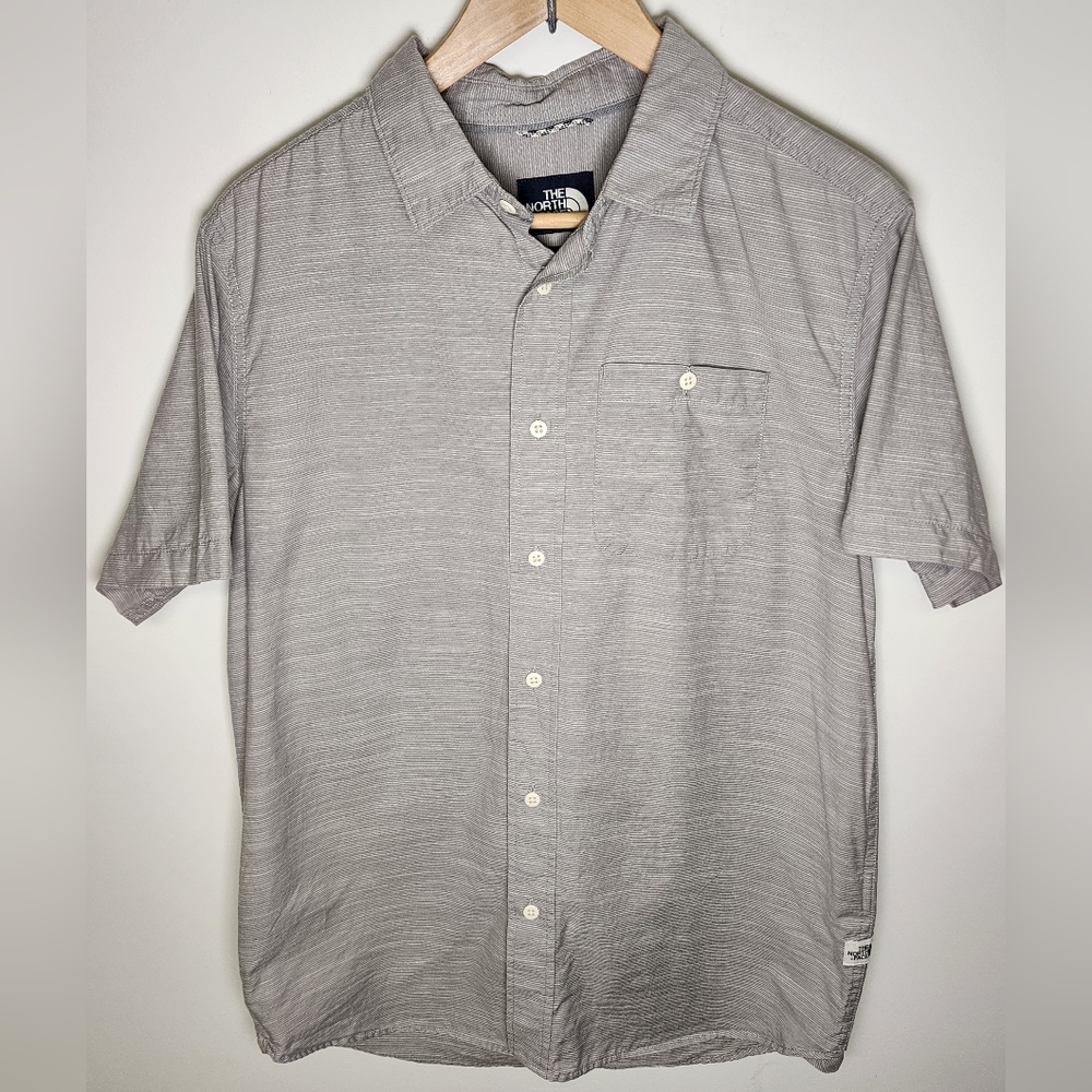 The North Face Men's Light Gray Pencil Striped Casual Button Down Shirt Medium